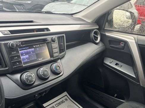 Used 2016 Toyota RAV4 LE image 27