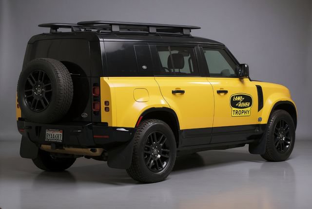 Used 2022 Land Rover Defender 110 X-Dynamic SE AWD/4WD image 2