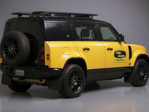 Used 2022 Land Rover Defender 110 X-Dynamic SE AWD/4WD image 2