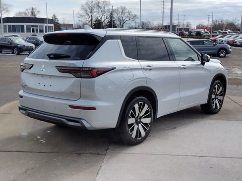 New 2026 Mitsubishi Outlander SEL image 17