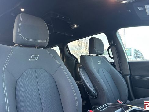 Used 2019 Chrysler Pacifica Touring Plus w/ S Appearance Package image 25