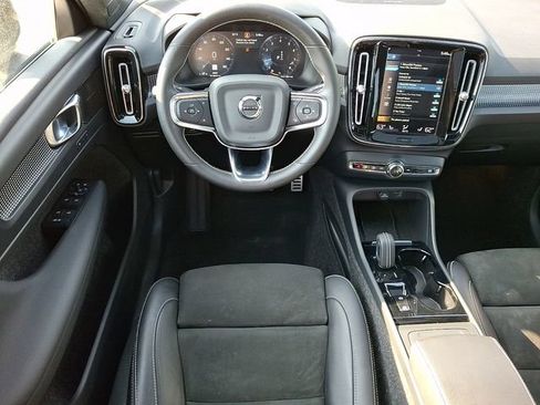 Used 2021 Volvo XC40 T5 R-Design w/ Advanced Package AWD/4WD image 11