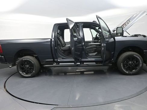 New 2026 RAM 2500 Laramie AWD/4WD image 39