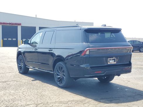 New 2026 Lincoln Navigator L Reserve AWD/4WD image 3