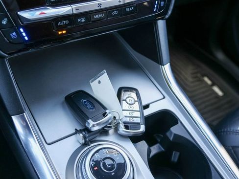 Used 2022 Ford Explorer Platinum w/ Technology Package image 29