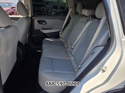 Used 2023 Nissan Rogue SV image 11