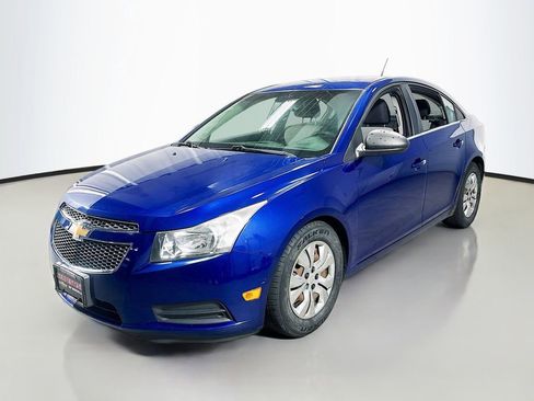 Used 2012 Chevrolet Cruze LS image 2