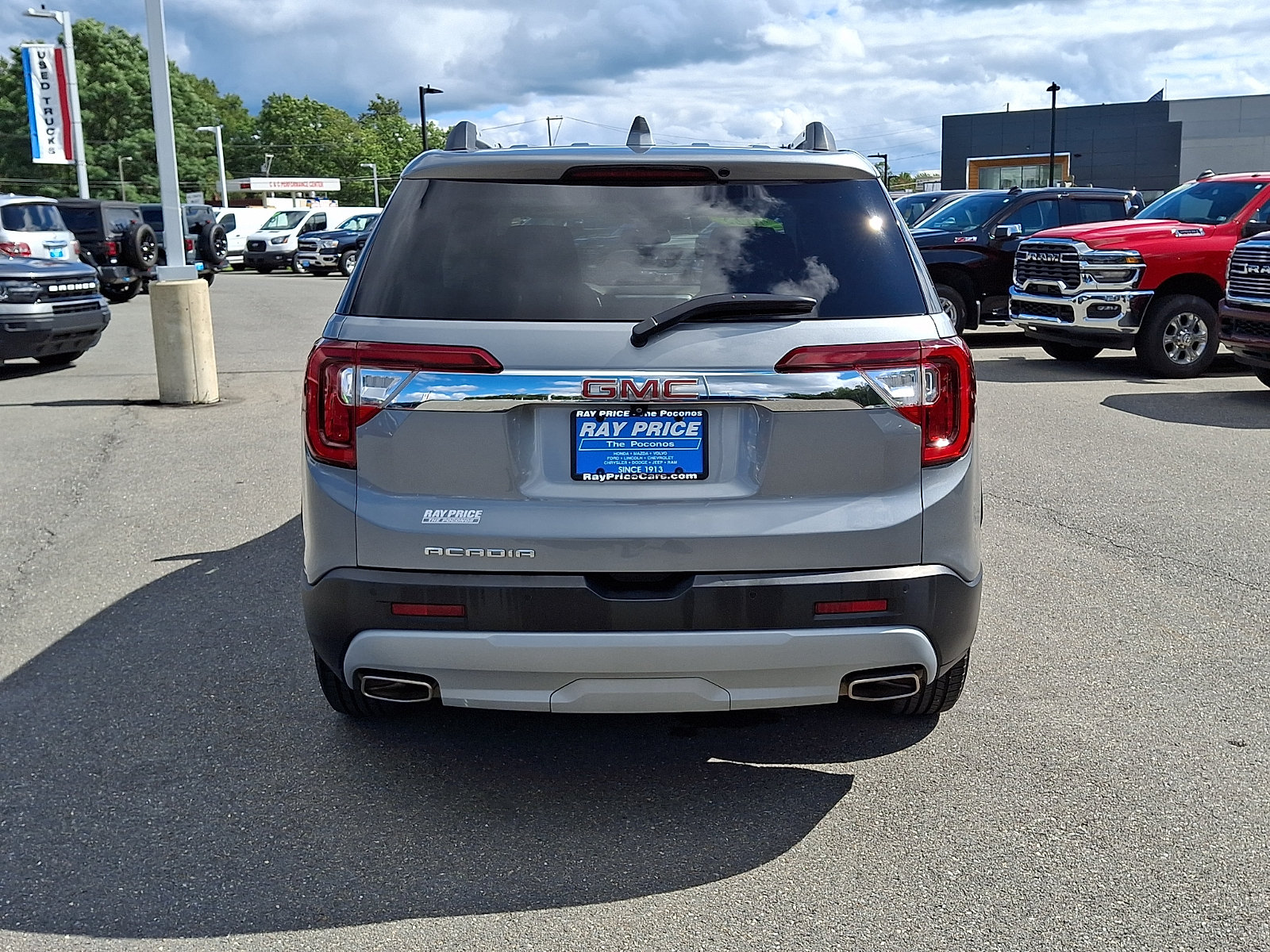 Certified 2023 GMC Acadia SLT w/ Preferred Package FWD image 5