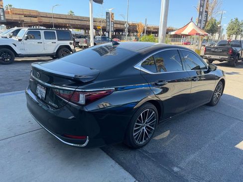 Used 2024 Lexus ES 300h w/ Premium Package image 5
