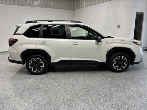 Used 2025 Subaru Forester Premium AWD/4WD image 8