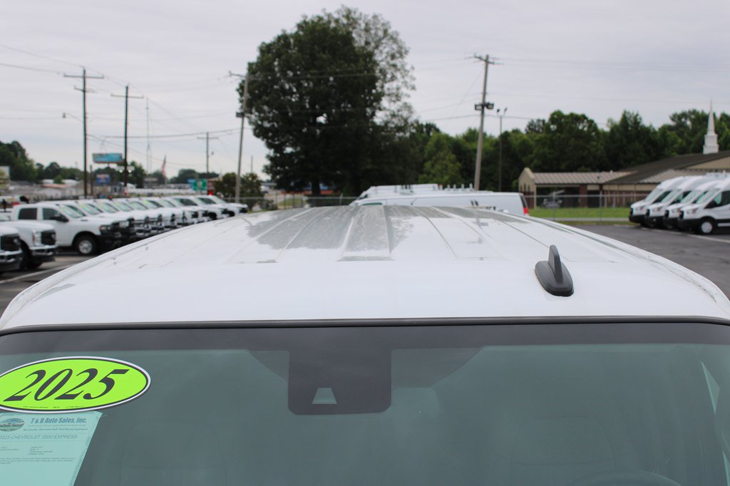 Used 2025 Chevrolet Express 3500 Extended w/ Driver Convenience Package RWD image 14