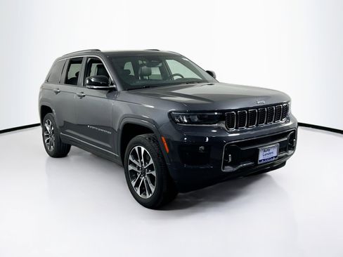 Used 2022 Jeep Grand Cherokee Overland AWD/4WD image 3