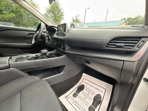 Used 2024 Nissan Rogue S FWD image 19