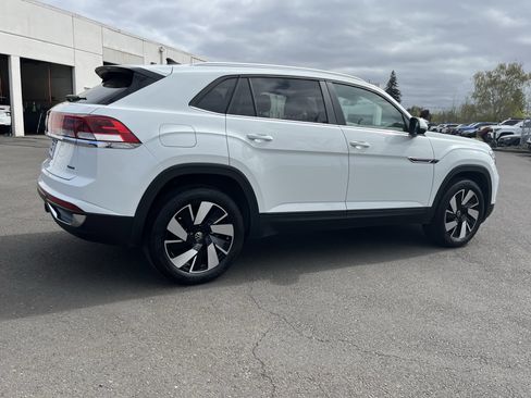 Used 2025 Volkswagen Atlas Cross Sport SE image 6