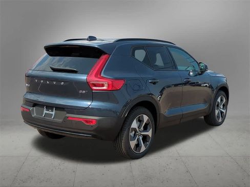New 2026 Volvo XC40 B5 Core w/ Protection Package Premier image 6
