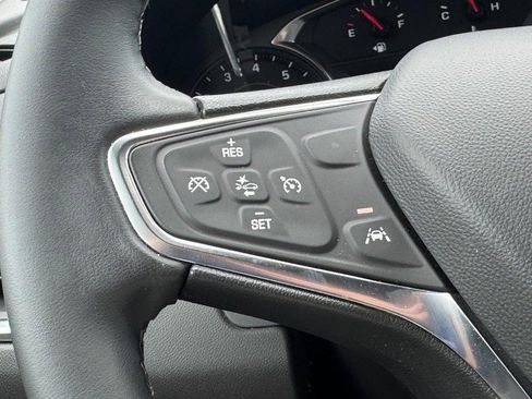Used 2024 Chevrolet Equinox LT FWD image 16