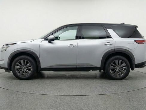 Used 2025 Nissan Pathfinder SV image 5