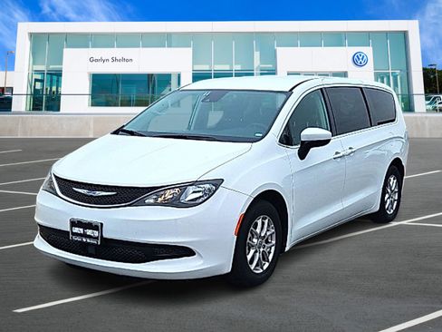 Used 2023 Chrysler Voyager LX FWD image 1
