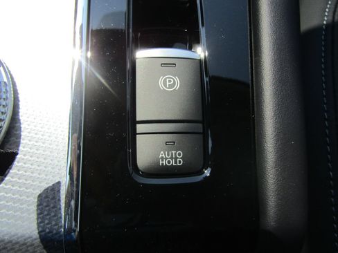 Used 2025 Mitsubishi Outlander 4WD Plug-In Hybrid image 29