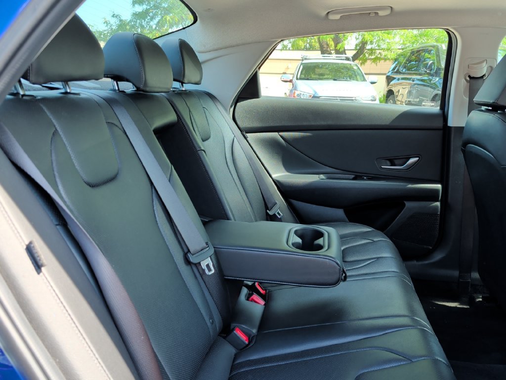 Used 2025 Hyundai Elantra Limited FWD image 35