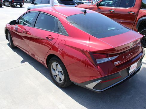 Used 2025 Hyundai Elantra SE FWD image 8