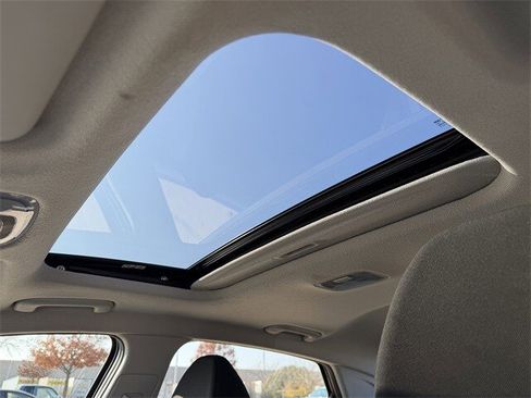 Used 2025 Hyundai Elantra SEL image 24