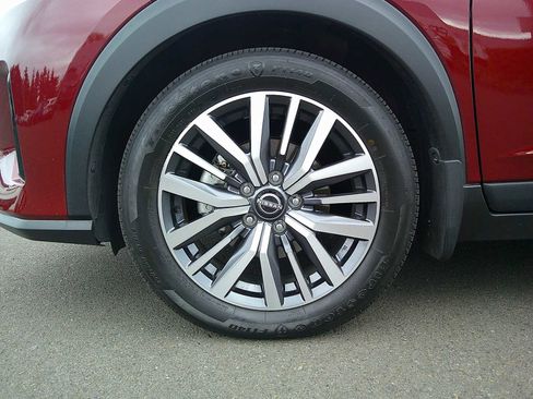 Used 2024 Nissan Kicks SV image 9