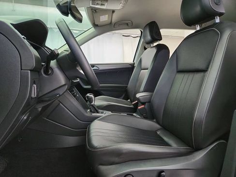 Used 2022 Volkswagen Tiguan SE FWD image 10