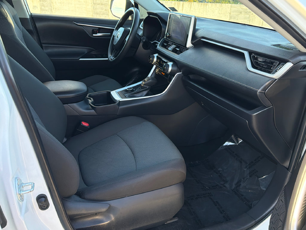 Used 2025 Toyota RAV4 XLE AWD/4WD image 9