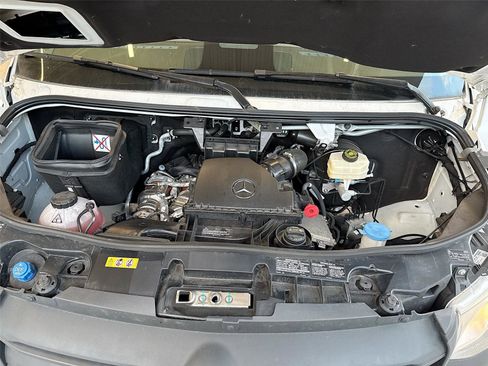 Used 2025 Mercedes-Benz Sprinter 2500 image 18