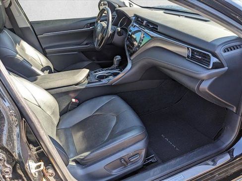 Used 2019 Toyota Camry XSE FWD image 18