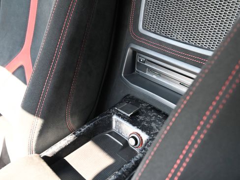 Used 2018 Lamborghini Huracan Performante image 31