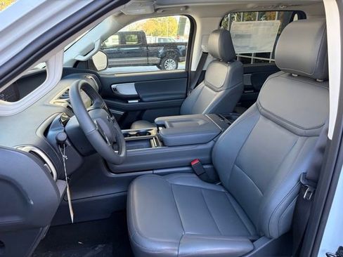 New 2025 Ford Expedition Active image 10