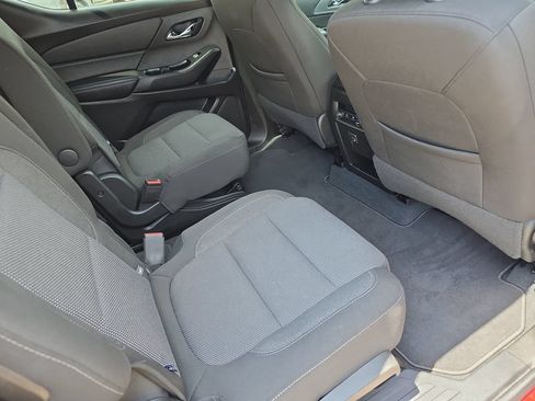 Used 2023 Chevrolet Traverse LT FWD image 11