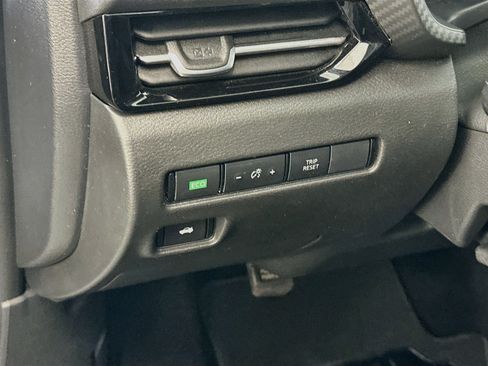 Used 2025 Nissan Sentra SR FWD image 17