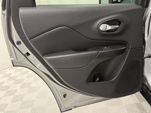 Used 2015 Jeep Cherokee Trailhawk w/ Comfort/Convenience Group image 28