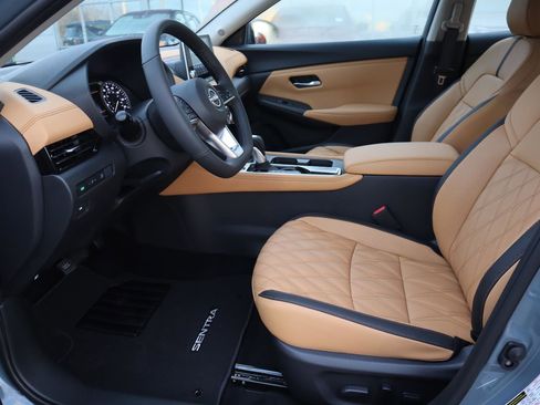 Used 2025 Nissan Sentra SV w/ SV Premium Package image 16