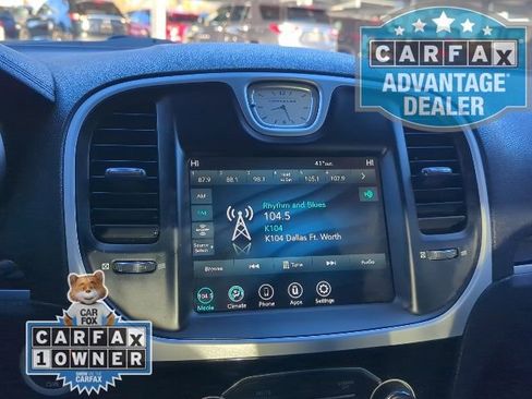 Used 2023 Chrysler 300 Touring w/ Sport Appearance Package image 6