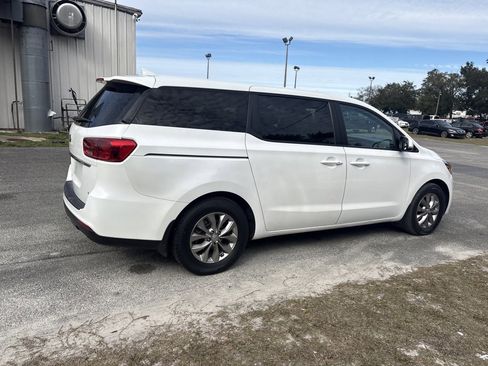 Used 2021 Kia Sedona LX image 4