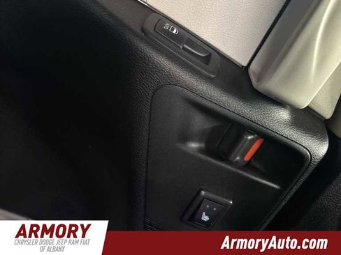 Used 2020 Chrysler Pacifica Touring-L Plus image 39