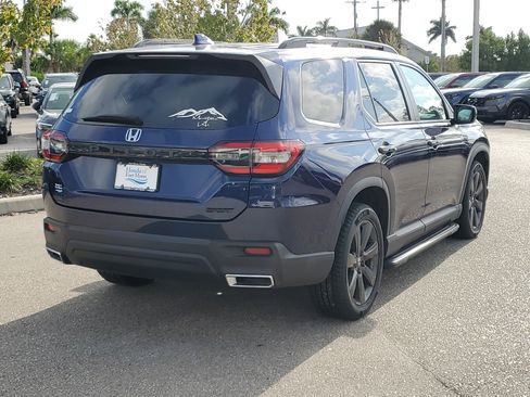 Used 2023 Honda Pilot Sport image 4