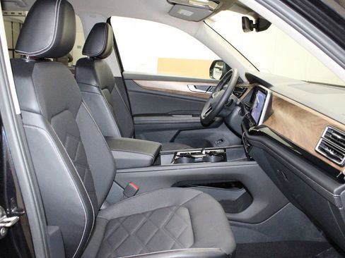 Used 2024 Volkswagen Atlas SE image 14