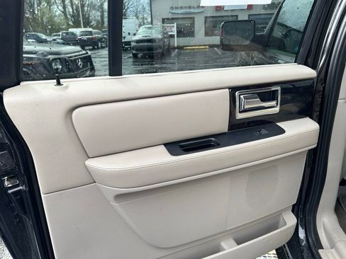Used 2015 Lincoln Navigator L 4WD image 6