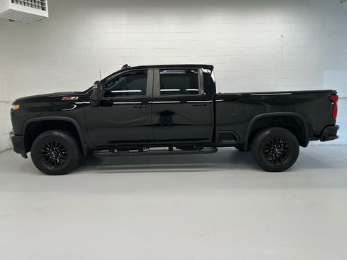 Used 2022 Chevrolet Silverado 2500 LTZ w/ LTZ Plus Package AWD/4WD image 3