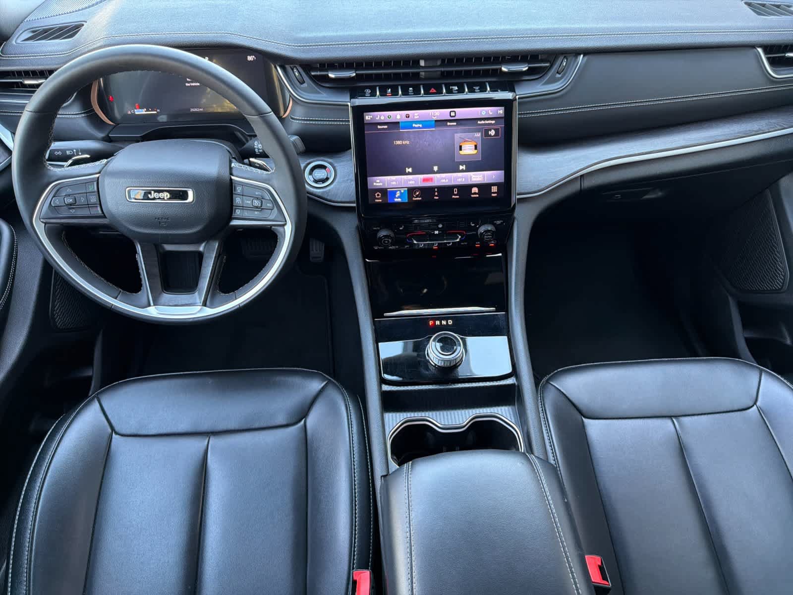 Used 2024 Jeep Grand Cherokee Limited RWD image 3