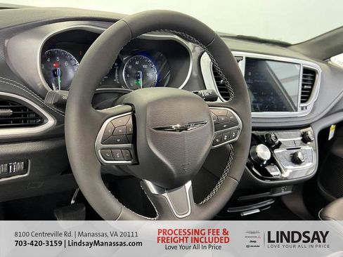 New 2026 Chrysler Pacifica Select image 25