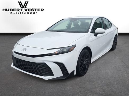 Used 2026 Toyota Camry SE FWD image 2