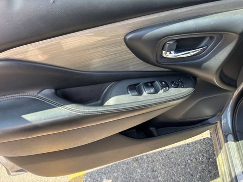 Used 2018 Nissan Murano SV AWD/4WD image 13