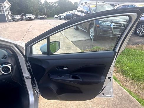 Used 2021 Nissan Versa SV image 17