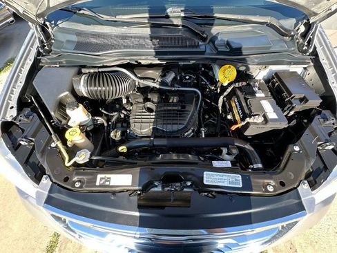 Used 2014 Chrysler Town & Country Touring FWD image 29